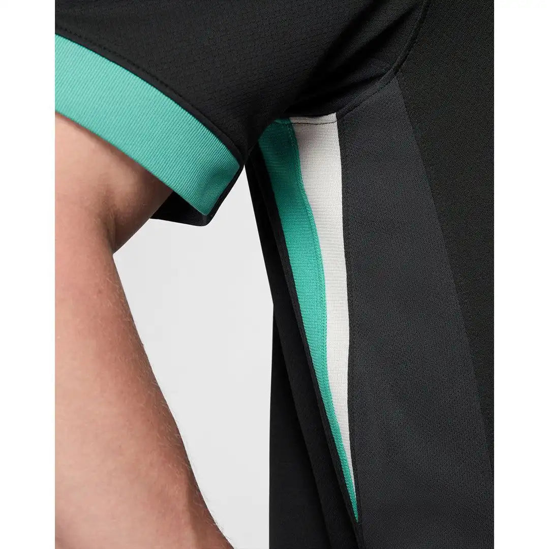 قميص ليفربول 24/25 الأساسي (خارج الأرض)