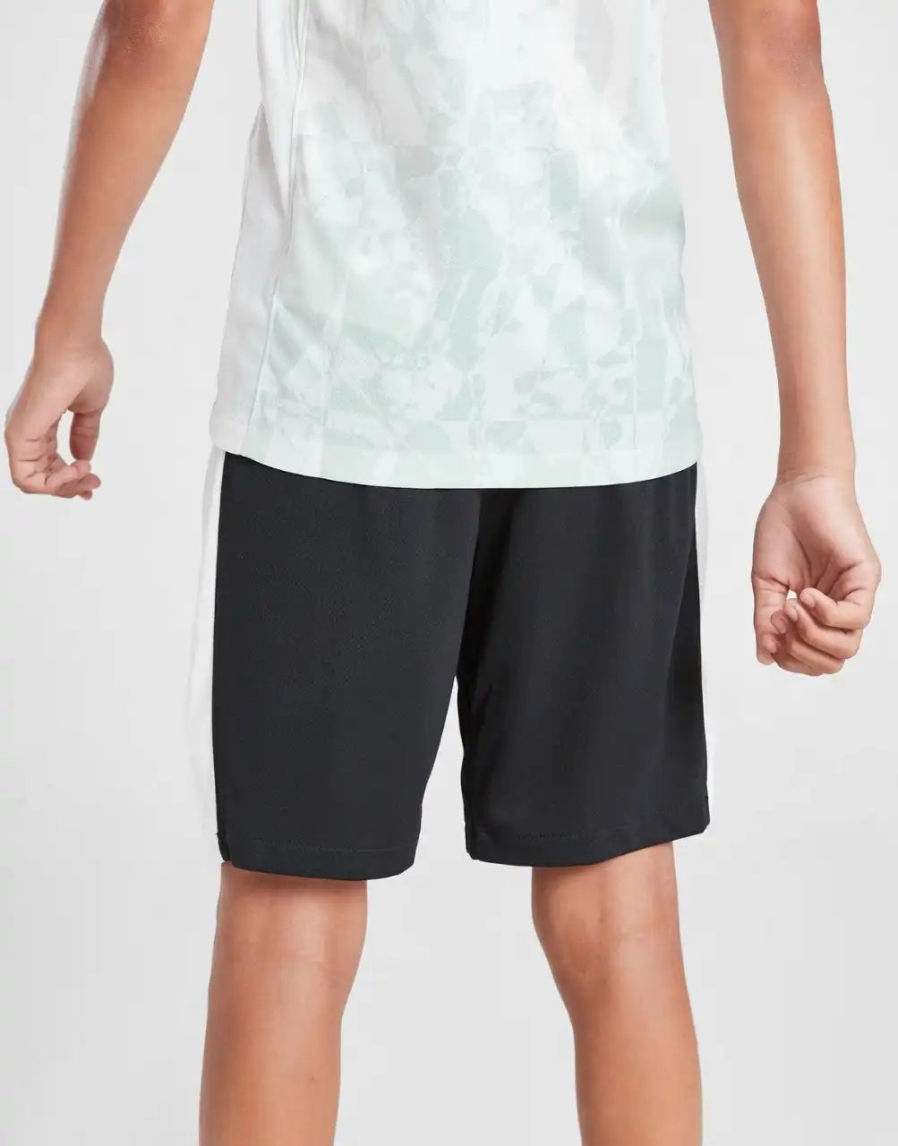 طقم ليفربول الثالث لموسم 2024/25