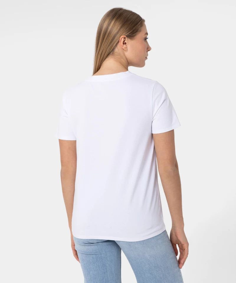 تيشرت أبيض للنساء