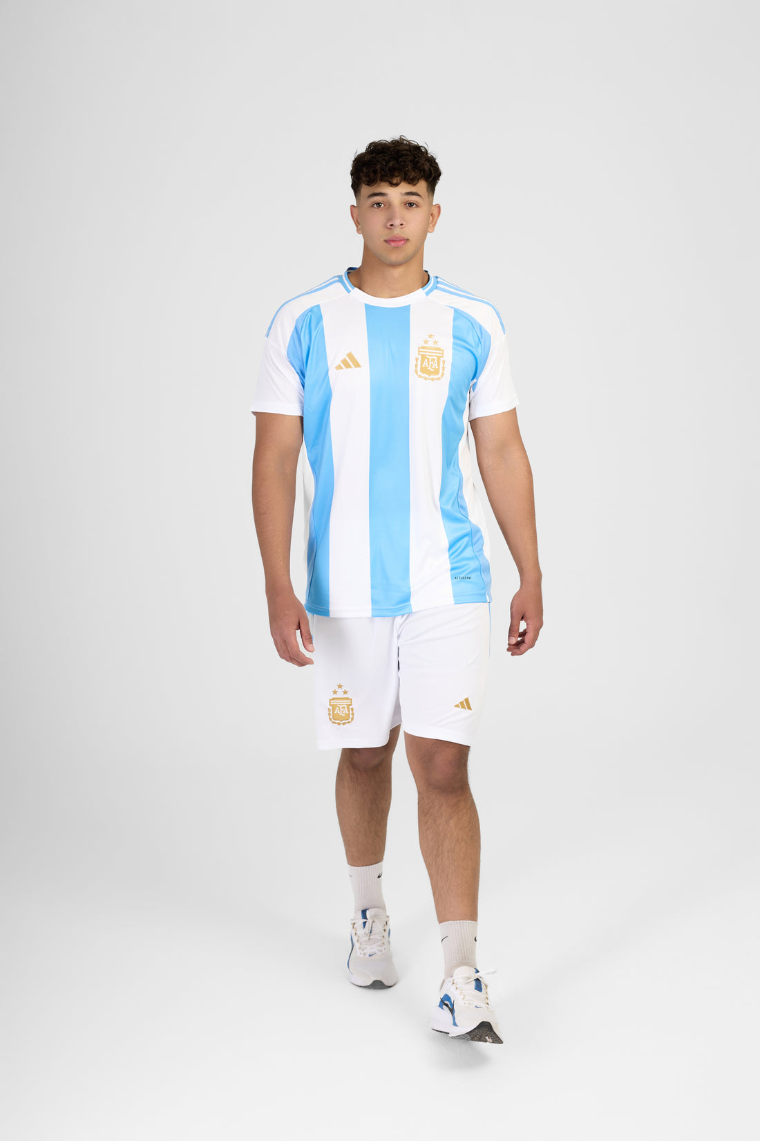 طقم منتخب الأرجنتين للمباريات 2024/25