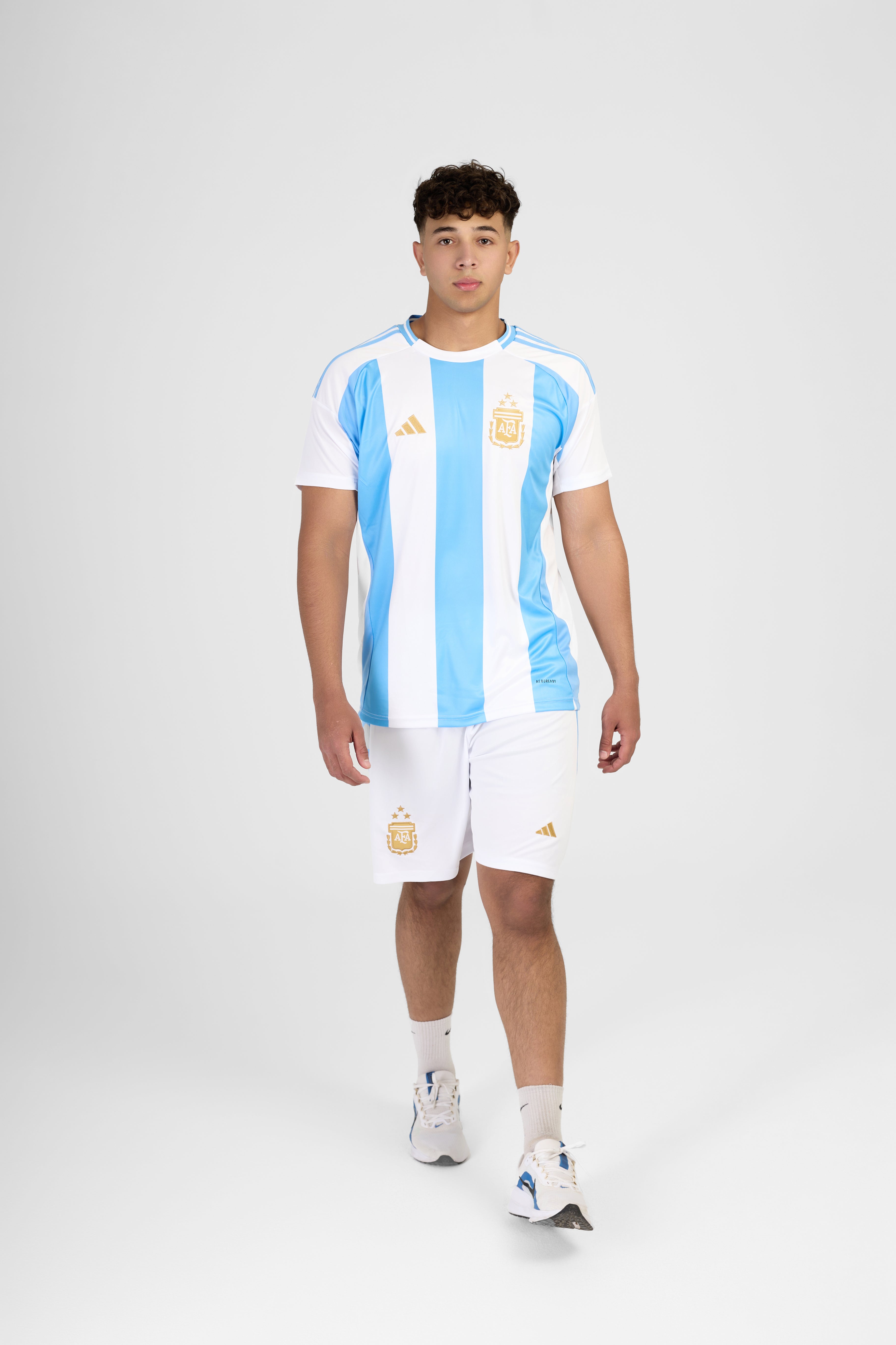 طقم منتخب الأرجنتين للمباريات 2024/25