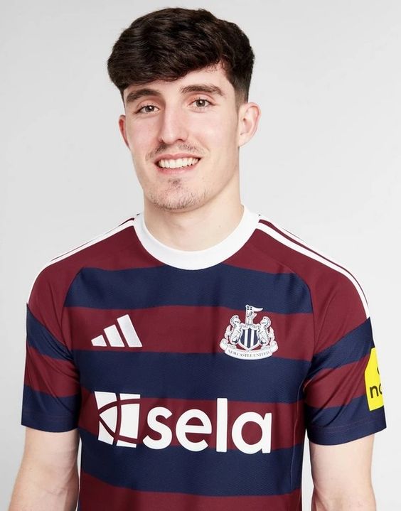 قميص نيوكاسل يونايتد 24/25 الخارجي