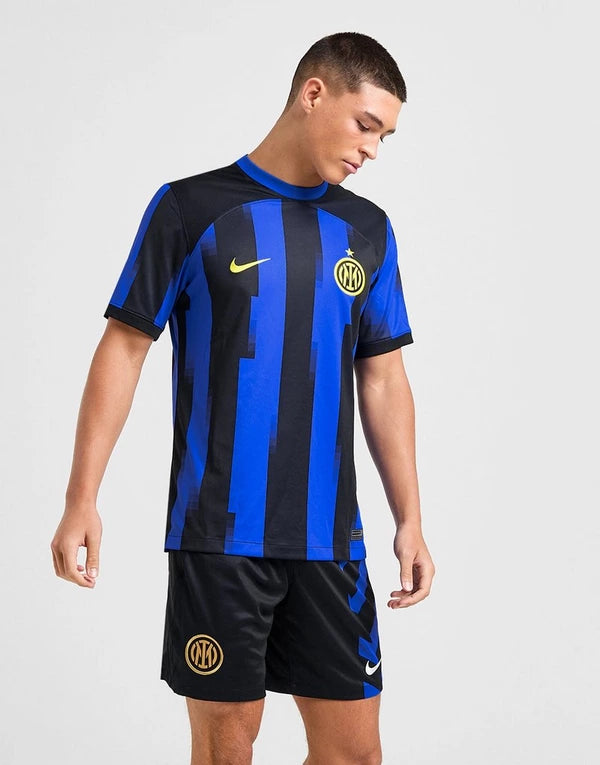 طقم إنتر ميلان الأساسي لموسم 2024/25