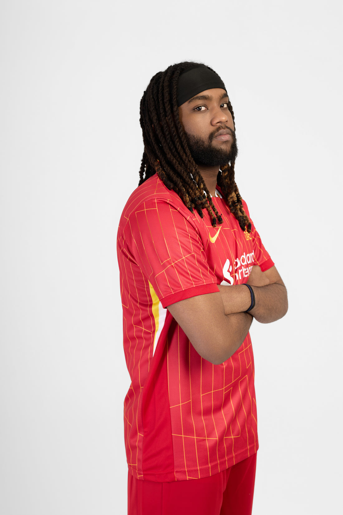 قميص ليفربول 24/25 (الأساسي أو خارج الأرض)