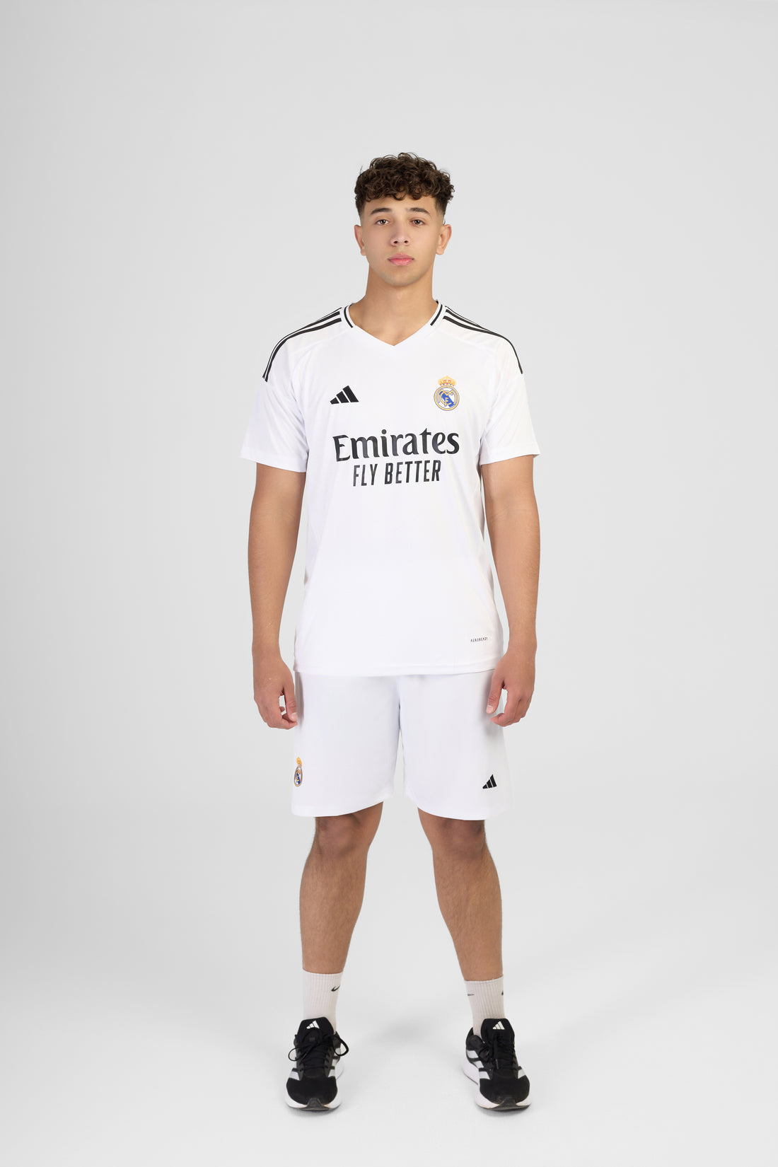 طقم ريال مدريد الأساسي للرجال 24/25