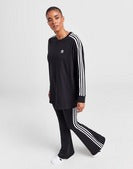 تي شيرت adidas Originals 3-Stripes بأكمام طويلة وطبعة Boyfriend